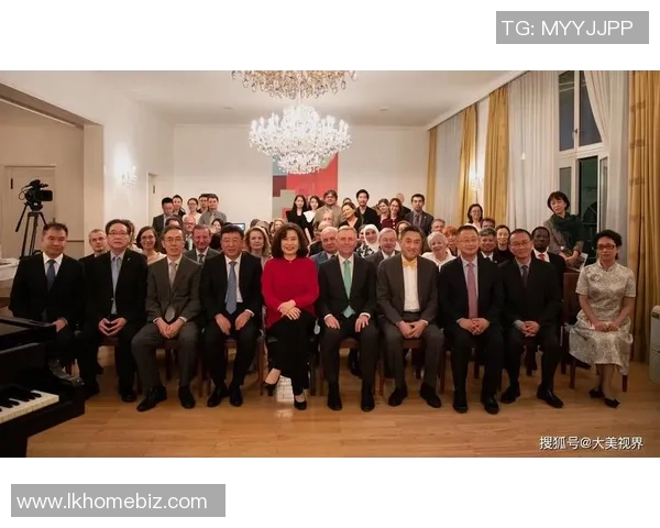 足球明星联唱盛典激情四溢尽享绿茵场上的音乐魅力与荣耀时刻 足球明星联唱盛典激情四溢尽享绿茵场上的音乐魅力与荣耀时刻