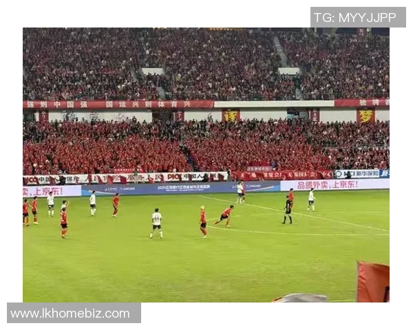 香港足球明星队疑似放水引发热议球迷怒斥诚信缺失与比赛公正性受损